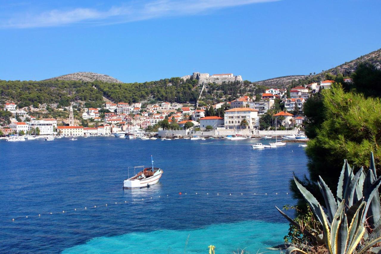 Apartments And Rooms With Parking Space Hvar - 15378 Hvar Town Bagian luar foto