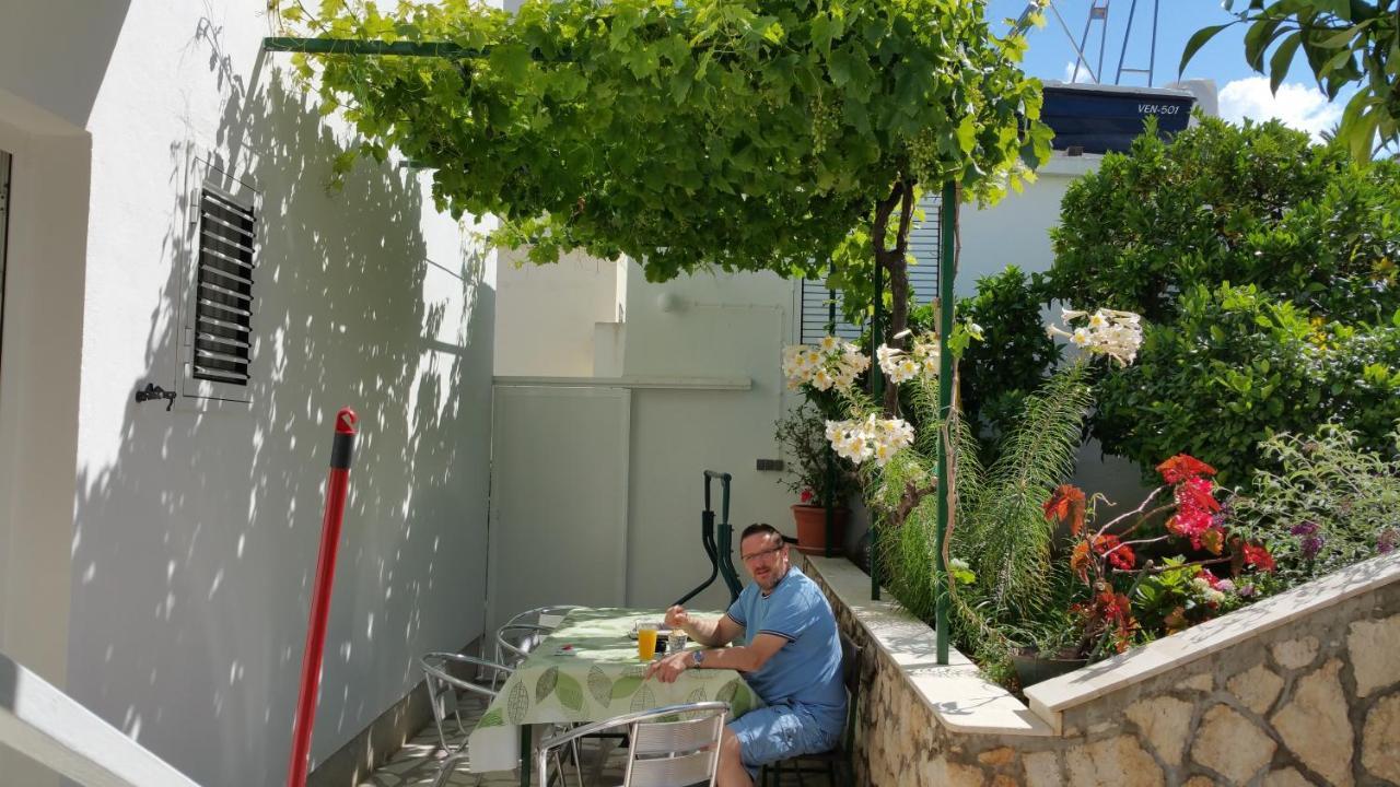 Apartments And Rooms With Parking Space Hvar - 15378 Hvar Town Bagian luar foto
